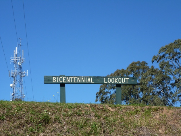 Bicentennial Lookout sign © 2013 FMdxing at wordpress
